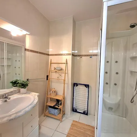 Spacieux & Familial A 400m De La D'ostende 2 Avec Patio By La Conciergerie Διαμέρισμα